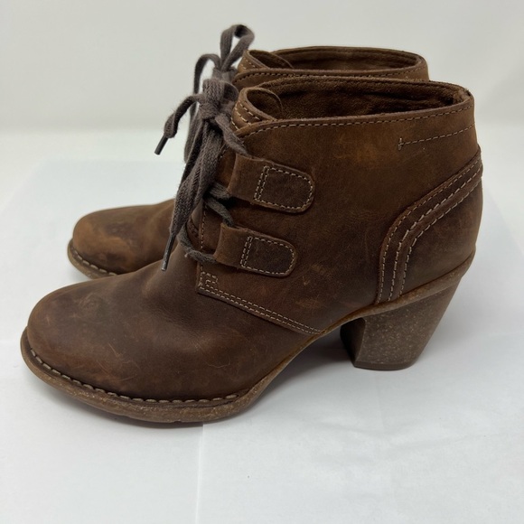 Clarks Shoes - Clarks Carleta Lyon Low Women’s Boots Brown Women’s Size 6M Excellent Condition